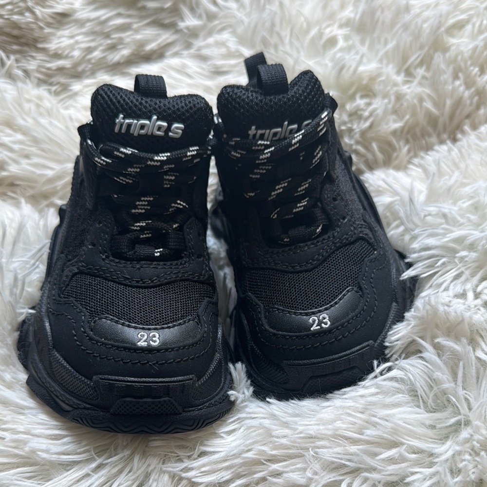 Balenciaga Black Chunky Sneakers Modern Design